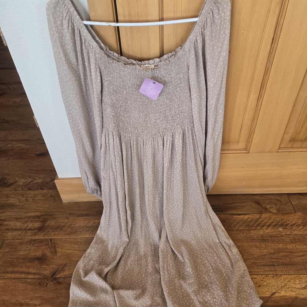 Elegant Tan Midi Dress With Tiny Damage